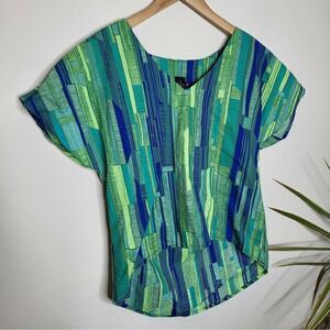 Oula Short Sleeve V-Neck Wax Printed Tee -
Geometric - Green Multi